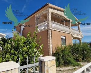 Dom 3x apartmán s výhľadom na more na ostrove Vir v Chorvátsku