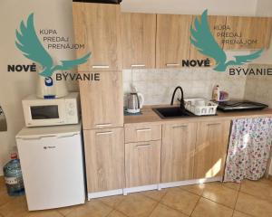 Dom 3x apartmán s výhľadom na more na ostrove Vir v Chorvátsku