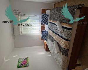 Dom 3x apartmán s výhľadom na more na ostrove Vir v Chorvátsku