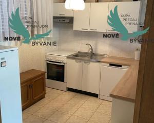 Dom s garážou na priestrannom pozemku len 300m od mora v Chorvátsku