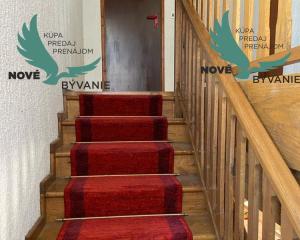 Dom s garážou na priestrannom pozemku len 300m od mora v Chorvátsku