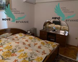 Dom s garážou na priestrannom pozemku len 300m od mora v Chorvátsku