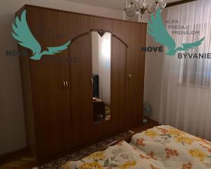 Dom s garážou na priestrannom pozemku len 300m od mora v Chorvátsku