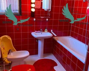 Dom s garážou na priestrannom pozemku len 300m od mora v Chorvátsku