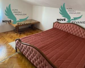 Dom s garážou na priestrannom pozemku len 300m od mora v Chorvátsku