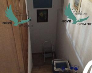 Dom s garážou na priestrannom pozemku len 300m od mora v Chorvátsku