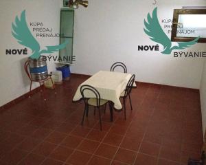 Dom s garážou na priestrannom pozemku len 300m od mora v Chorvátsku