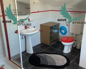 Dom s garážou na priestrannom pozemku len 300m od mora v Chorvátsku