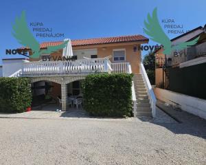 Na predaj dom 4x apartmán s výhľadom na more v Chorvátsku