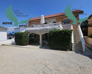 Na predaj dom 4x apartmán s výhľadom na more v Chorvátsku