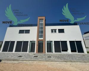 Novostavba apartmán 3x spálňa s 2x strešná terasa len 100m od mora s výhľadom na more, Chorvátsko- Privlaka