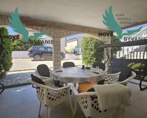 Na predaj dom 4x apartmán s výhľadom na more v Chorvátsku