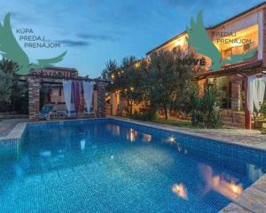 Exkluzívne na predaj vila s bazénom v Chorvátsku