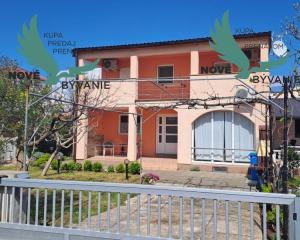 Na predaj dom s 3 apartmánmi len 250m od mora, Chorvátsko - Vir