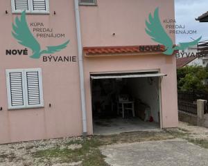 Dom vhodný ako investícia blízko mora s 3x apartmán v Chorvátsku - Vrsi