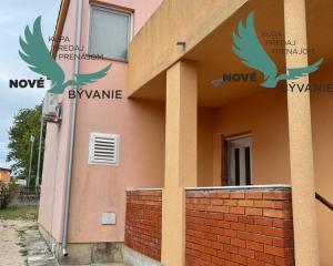 Dom vhodný ako investícia blízko mora s 3x apartmán v Chorvátsku - Vrsi