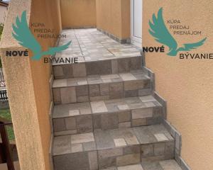 Dom vhodný ako investícia blízko mora s 3x apartmán v Chorvátsku - Vrsi