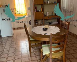 Dom vhodný ako investícia blízko mora s 3x apartmán v Chorvátsku - Vrsi