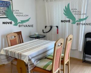 Dom vhodný ako investícia blízko mora s 3x apartmán v Chorvátsku - Vrsi