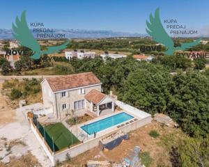 Luxusná novostavba vila s bazénom blízko mora v Chorvátsku v Zatone