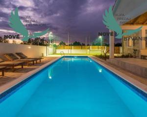 Luxusná novostavba vila s bazénom blízko mora v Chorvátsku v Zatone