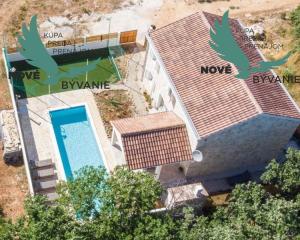 Luxusná novostavba vila s bazénom blízko mora v Chorvátsku v Zatone