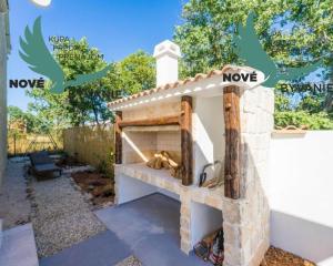 Luxusná novostavba vila s bazénom blízko mora v Chorvátsku v Zatone