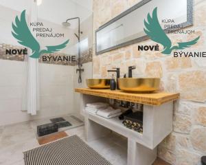 Luxusná novostavba vila s bazénom blízko mora v Chorvátsku v Zatone