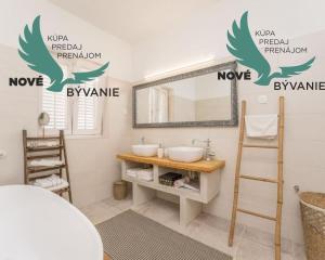 Luxusná novostavba vila s bazénom blízko mora v Chorvátsku v Zatone