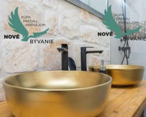 Luxusná novostavba vila s bazénom blízko mora v Chorvátsku v Zatone