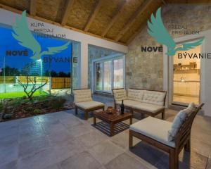 Luxusná novostavba vila s bazénom blízko mora v Chorvátsku v Zatone