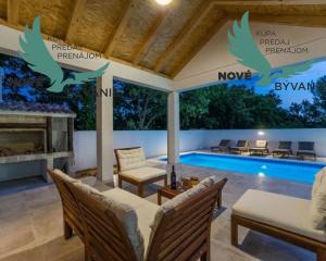 Luxusná novostavba vila s bazénom blízko mora v Chorvátsku v Zatone