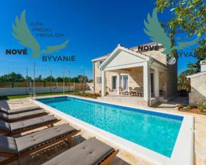 Luxusná novostavba vila s bazénom blízko mora v Chorvátsku v Zatone