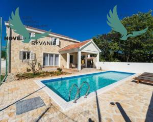 Luxusná novostavba vila s bazénom blízko mora v Chorvátsku v Zatone