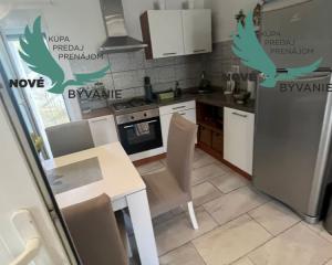 Dom 2x apartmán blízko mora v Chorvátsku na ostrove Vir