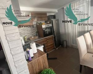 Dom 2x apartmán blízko mora v Chorvátsku na ostrove Vir