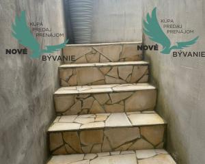 Dom 2x apartmán blízko mora v Chorvátsku na ostrove Vir