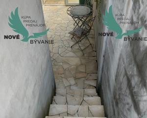 Dom 2x apartmán blízko mora v Chorvátsku na ostrove Vir