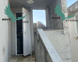 Dom 2x apartmán blízko mora v Chorvátsku na ostrove Vir