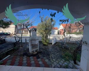 Dom s troma apartmánmi blízko mora v Chorvátsku