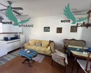 Dom s troma apartmánmi blízko mora v Chorvátsku