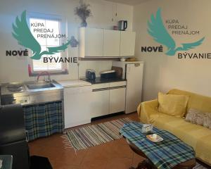 Dom s troma apartmánmi blízko mora v Chorvátsku