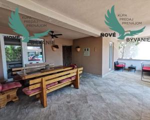 Dom 3x apartmán blízko mora v Chorvátsku, zabehnutý prenájom