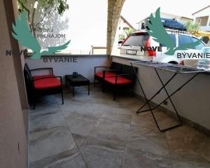 Dom 3x apartmán blízko mora v Chorvátsku, zabehnutý prenájom