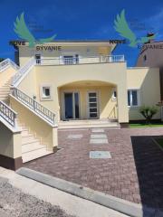 Na predaj vila s bazénom a výhľadom na more v Chorvátsku - Petrčane