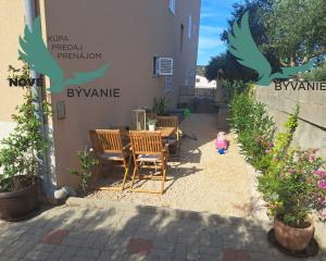 Predaj apartmán so záhradou, blízko pieskovej pláže, Chorvátsko - Pag