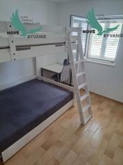 Predaj apartmán so záhradou, blízko pieskovej pláže, Chorvátsko - Pag