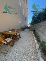 Predaj apartmán so záhradou, blízko pieskovej pláže, Chorvátsko - Pag