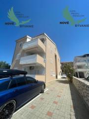 Predaj apartmán so záhradou, blízko pieskovej pláže, Chorvátsko - Pag