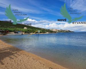 Predaj apartmán so záhradou, blízko pieskovej pláže, Chorvátsko - Pag